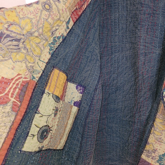 Hand quilted 100% cotton jacket size medium. - Picture 3 of 4